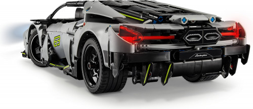 LEGO Technic Суперкар Lamborghini Revuelto (42214)