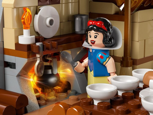 LEGO Коттедж Белоснежки и семи гномов (43242)